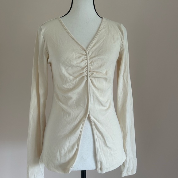 XXOO Milky White Ruched Front V-Neck Long Sleeve Top - Picture 4 of 7